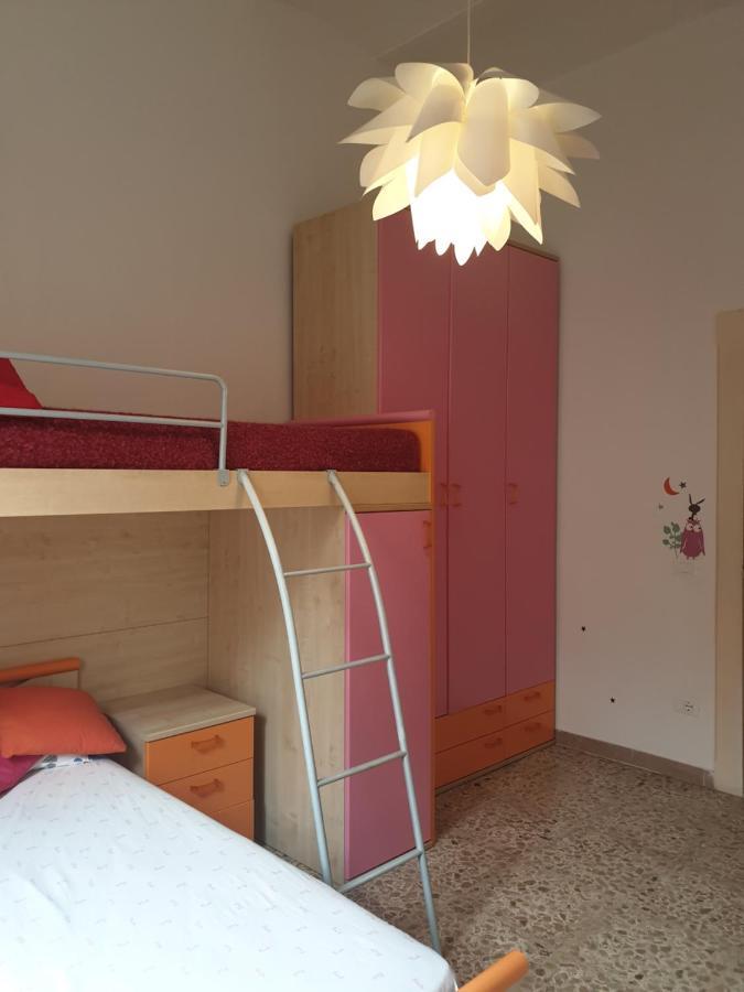 Ferienwohnung Cleo Tulipano Falconara Marittima Exterior foto